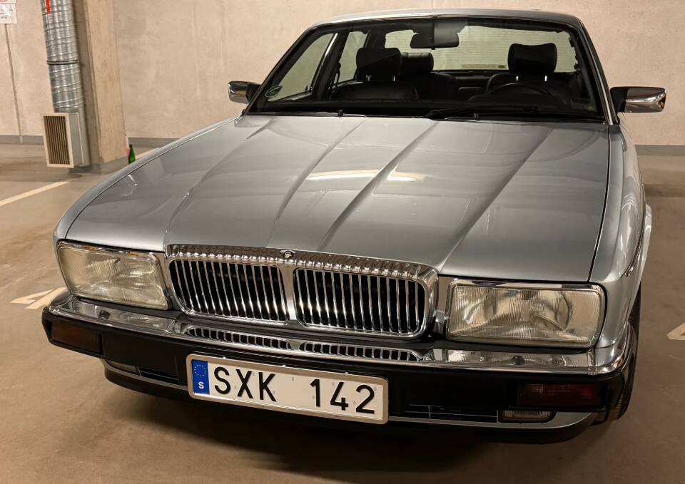 Image 25/29 de Daimler Double Six (1993)