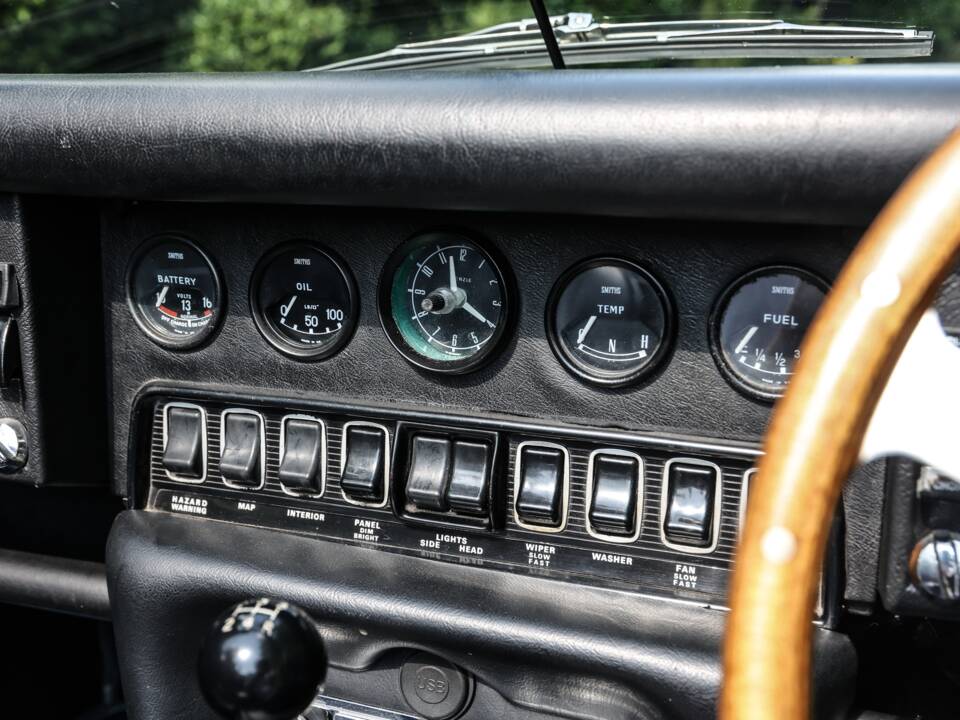 Image 37/43 de Jaguar Type E V12 (1974)