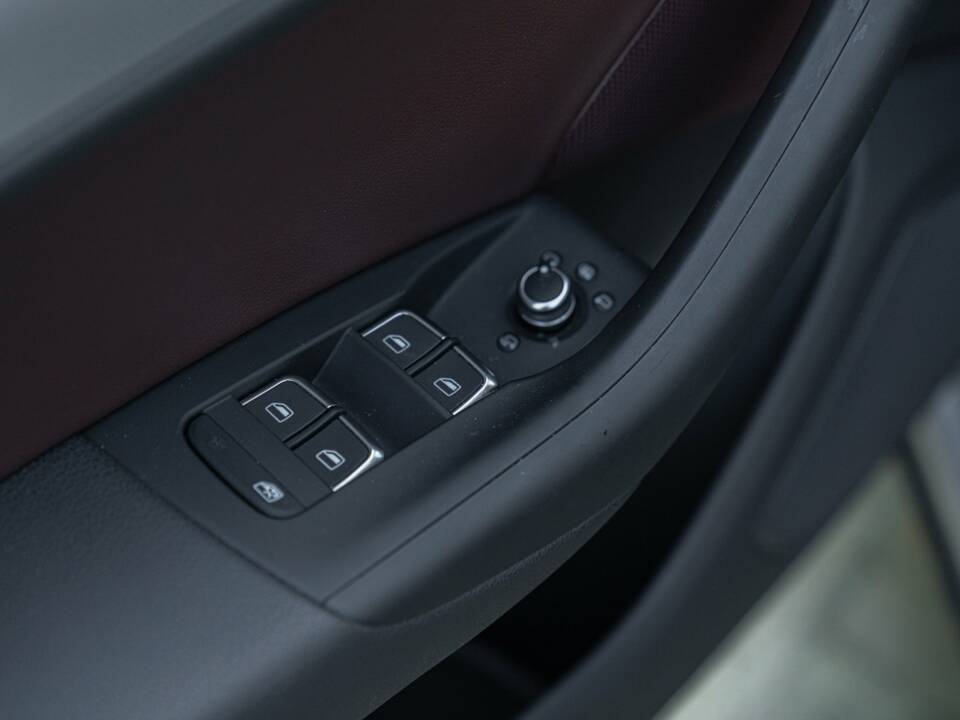 Bild 28/50 von Audi Q3 2.0 TDI quattro (2012)