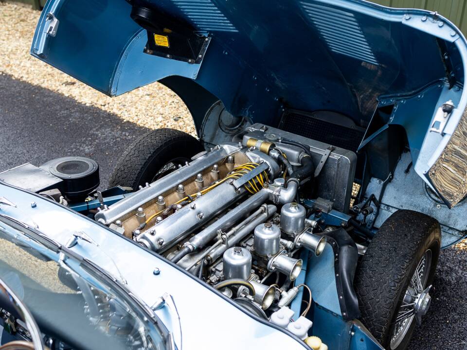 Image 40/46 de Jaguar E-Type "Lightweight" (1963)