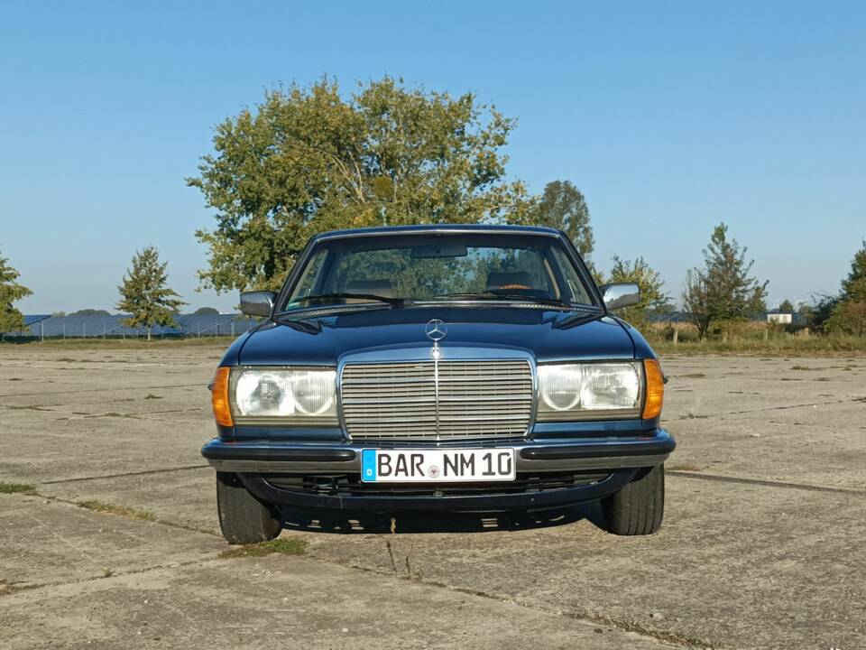Bild 4/8 von Mercedes-Benz 230 CE (1983)