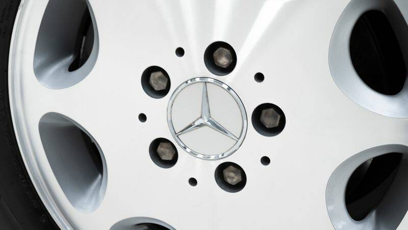 Image 12/15 of Mercedes-Benz E 200 (1995)