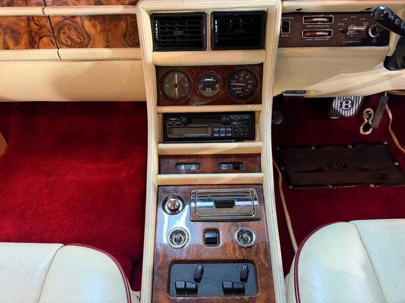 Image 43/50 of Bentley Turbo R (1988)