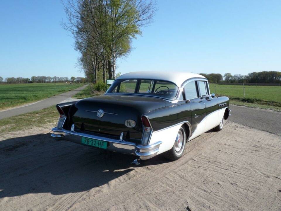 Image 3/9 of Buick Riviera Sedan (1956)