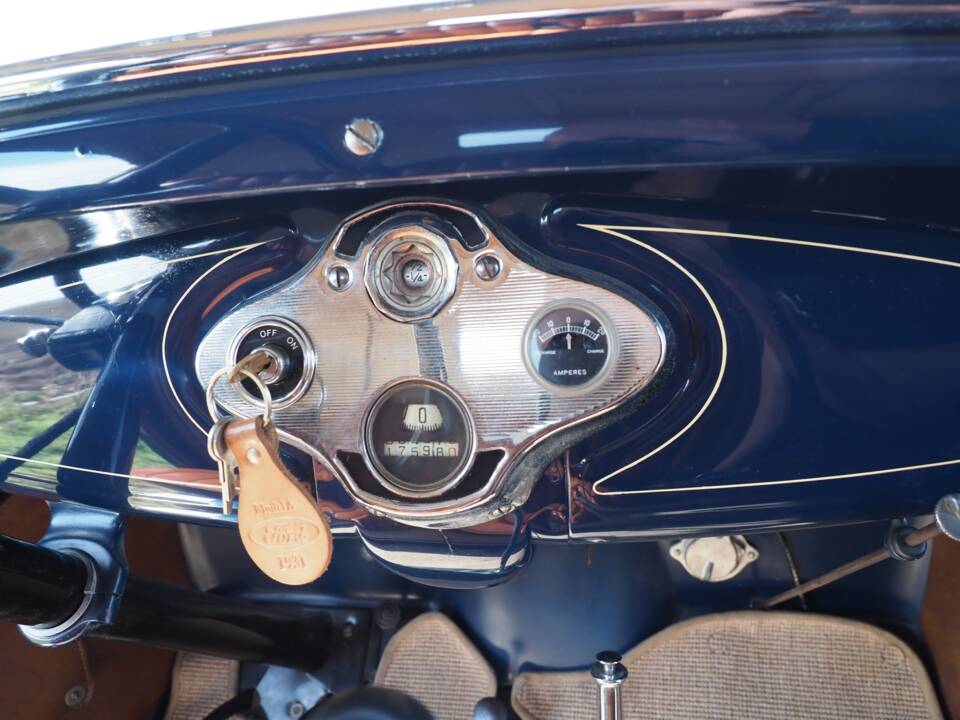 Image 22/60 of Ford Model A De Luxe (1931)