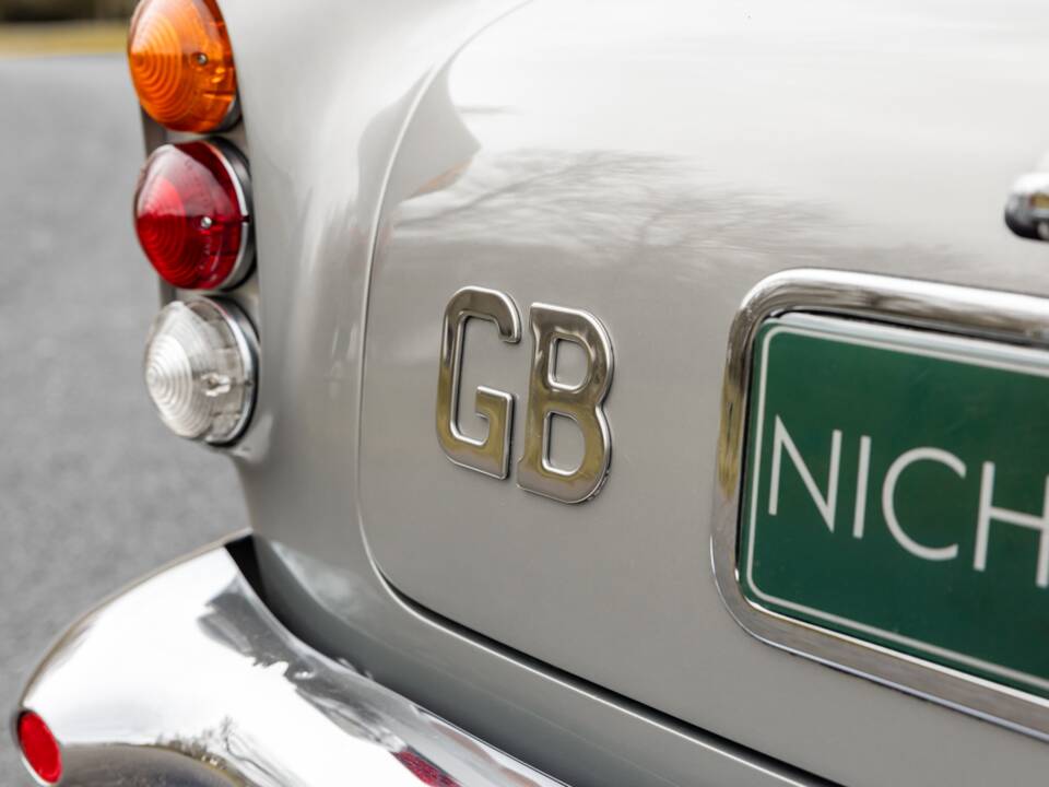 Immagine 14/74 di Aston Martin DB 5 Vantage (1964)