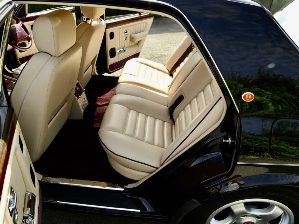 Image 26/50 of Bentley Turbo RT (1997)