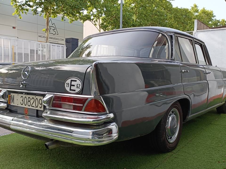 Image 8/38 de Mercedes-Benz 220 SE b (1962)