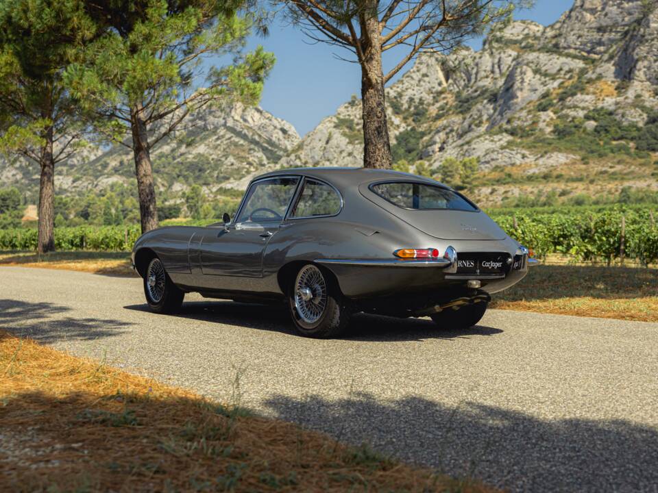 Image 2/20 de Jaguar Type E (2+2) (1967)