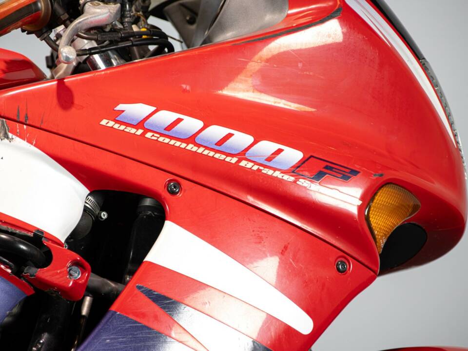 Immagine 20/49 di Honda CBR 1000 RR Fireblade (1995)