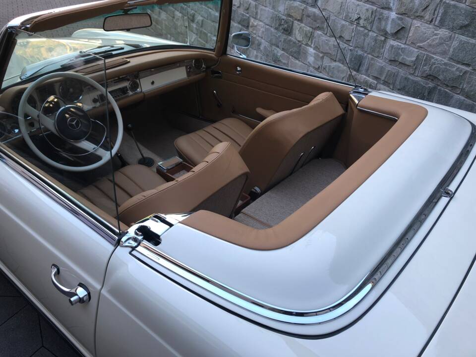 Image 39/43 of Mercedes-Benz 230 SL (1967)