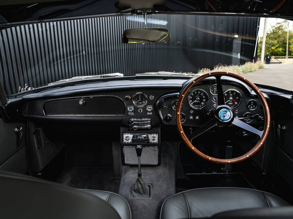 Image 14/42 de Aston Martin DB 5 (1964)