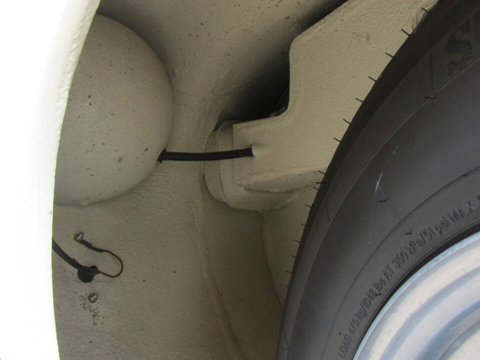 Image 21/45 of Volkswagen Karmann Ghia 1300 (1965)