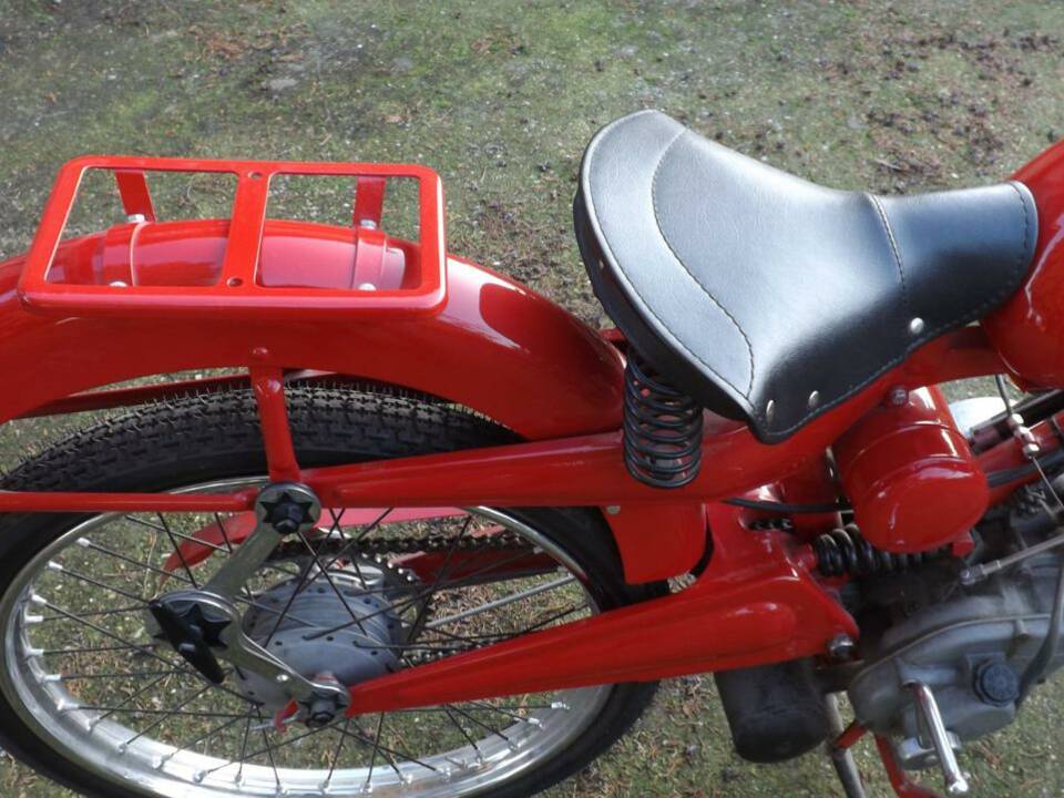 Immagine 11/41 di Moto Guzzi Motoleggera 65 (1952)
