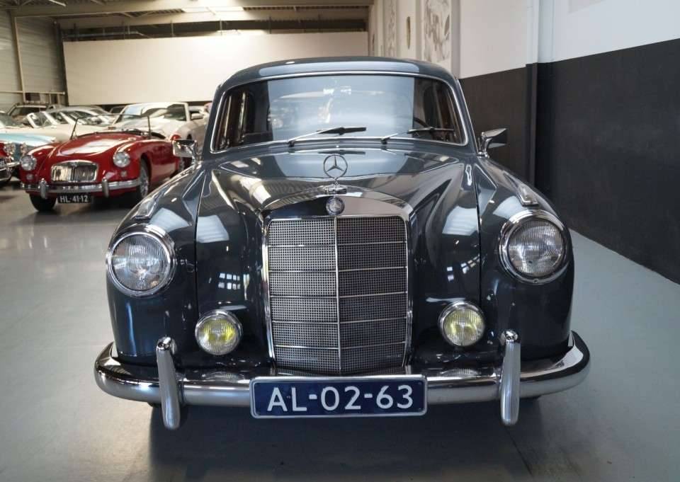 Image 21/50 of Mercedes-Benz 220 S (1959)