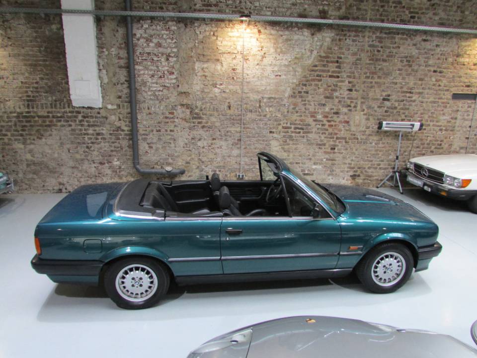 Image 2/30 of BMW 318i (1992)