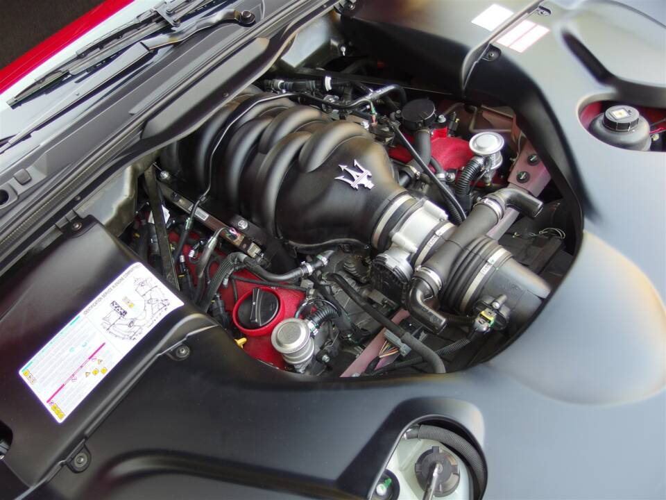 Image 79/99 of Maserati GranCabrio Sport (2015)