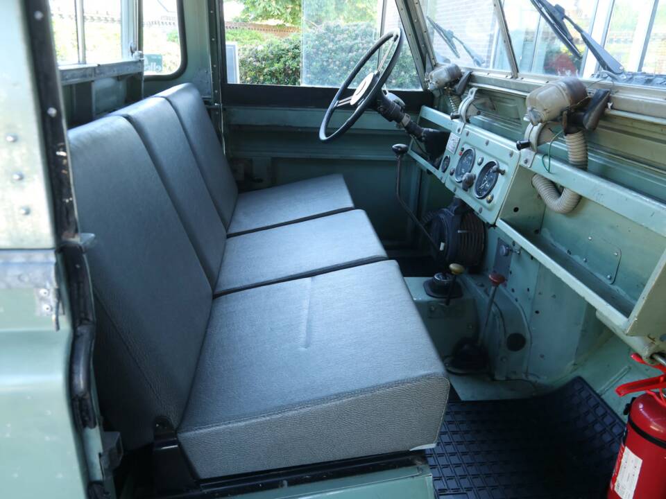 Image 41/50 of Land Rover 88 (1965)