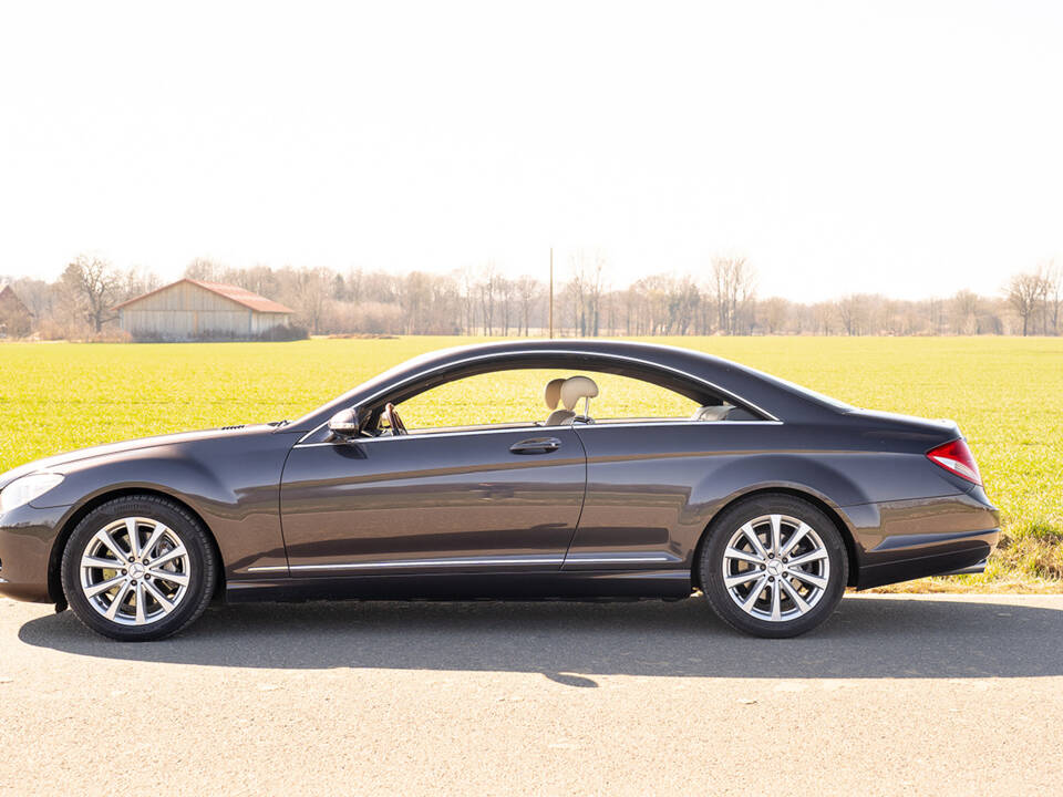 Image 11/67 of Mercedes-Benz CL 500 (2006)