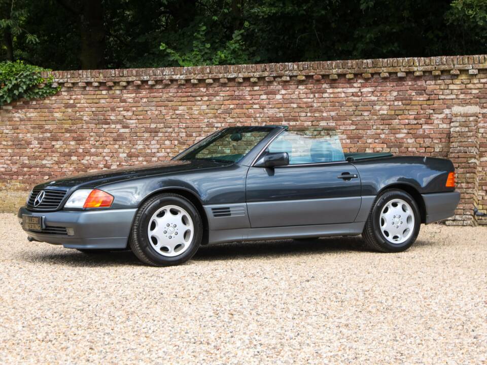 Image 17/50 of Mercedes-Benz 500 SL (1992)