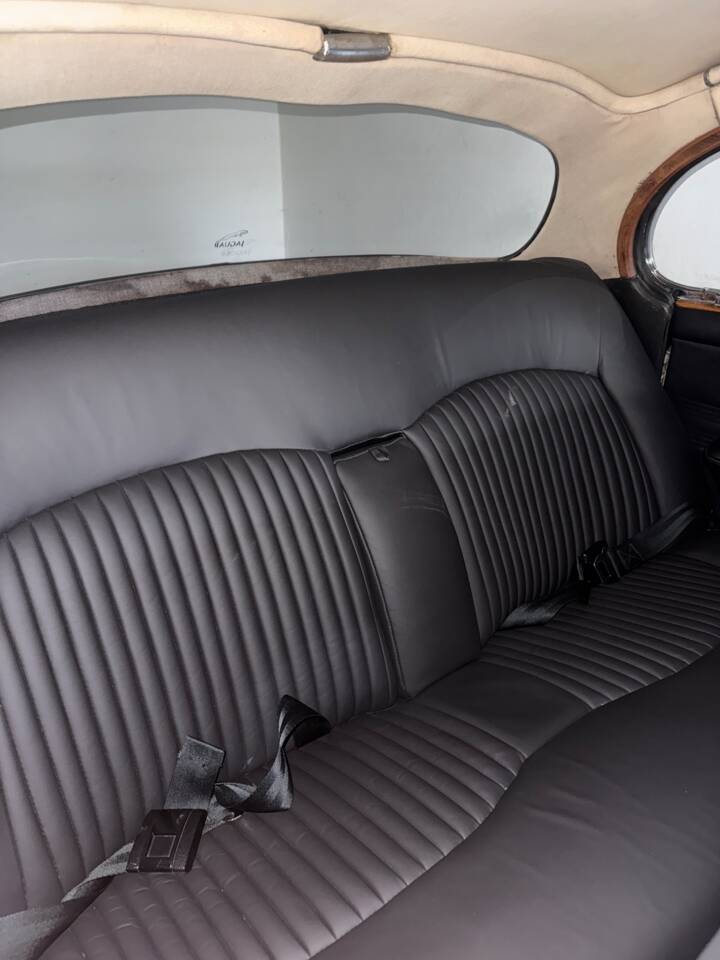 Image 46/51 of Jaguar 420 (1967)