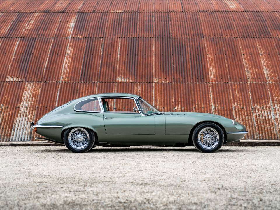 Image 33/50 of Jaguar Type E V12 (2+2) (1971)