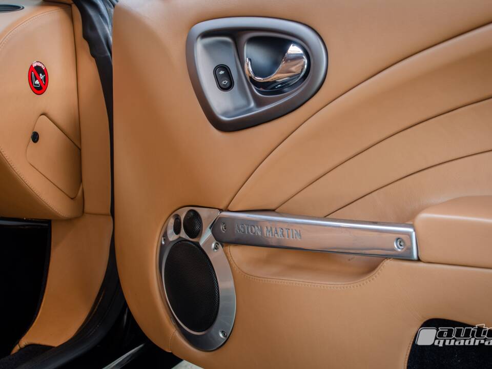 Afbeelding 16/19 van Aston Martin V12 Vanquish S (2005)