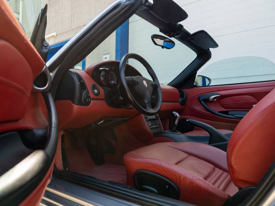 Image 49/73 of Porsche Boxster (2001)