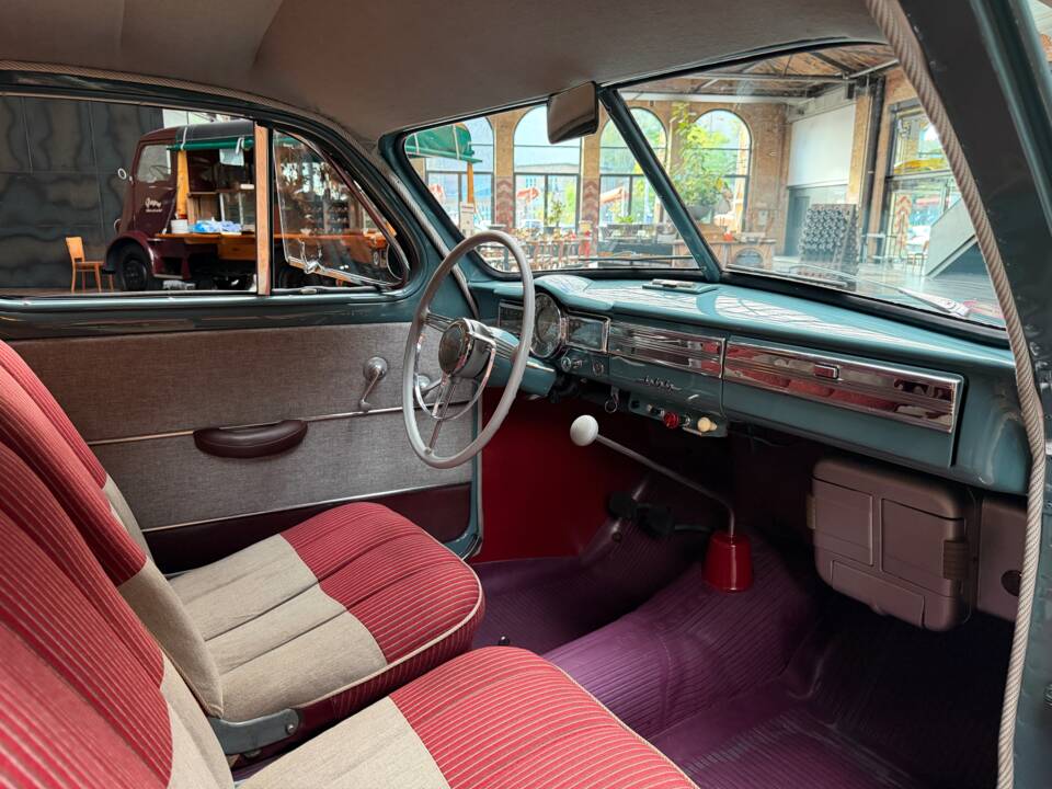 Image 28/34 of Volvo PV 444 (1951)