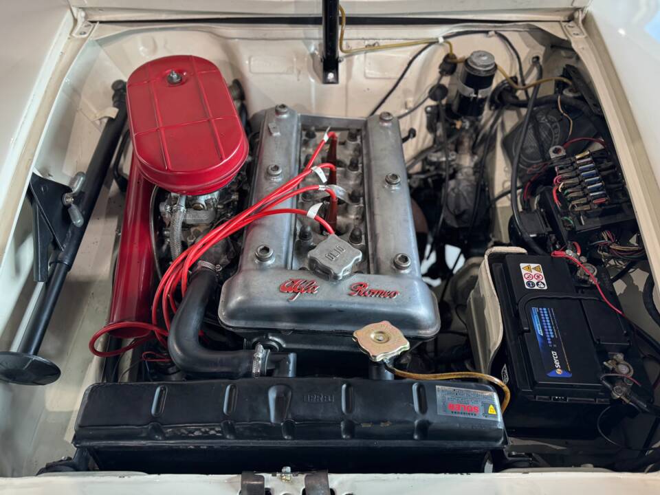 Image 19/47 of Alfa Romeo Giulia 1600 TI (1963)