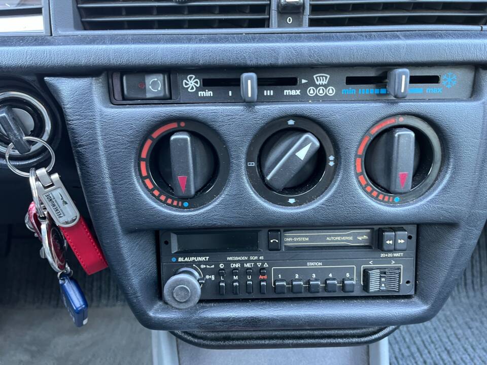 Immagine 9/15 di Mercedes-Benz 190 E 2.6 (1990)