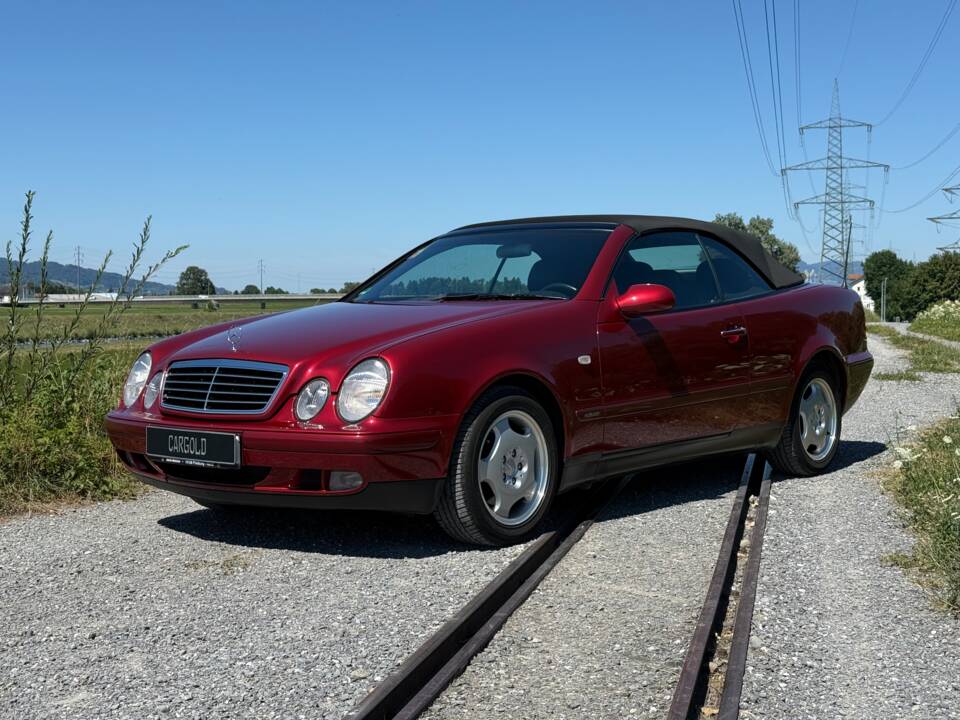 Immagine 11/19 di Mercedes-Benz CLK 230 Kompressor (1999)