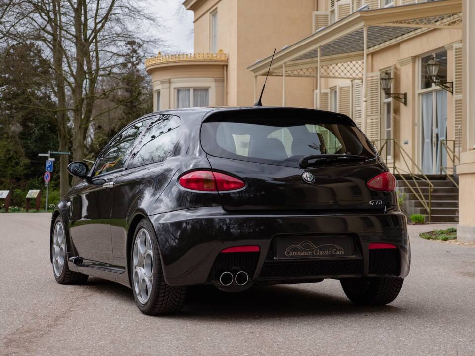 Image 6/60 of Alfa Romeo 147 3.2 GTA (2003)