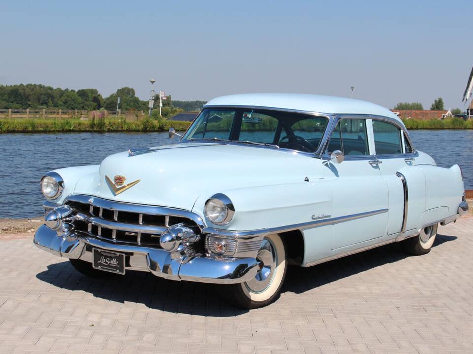 Image 2/43 of Cadillac 62 Sedan (1953)