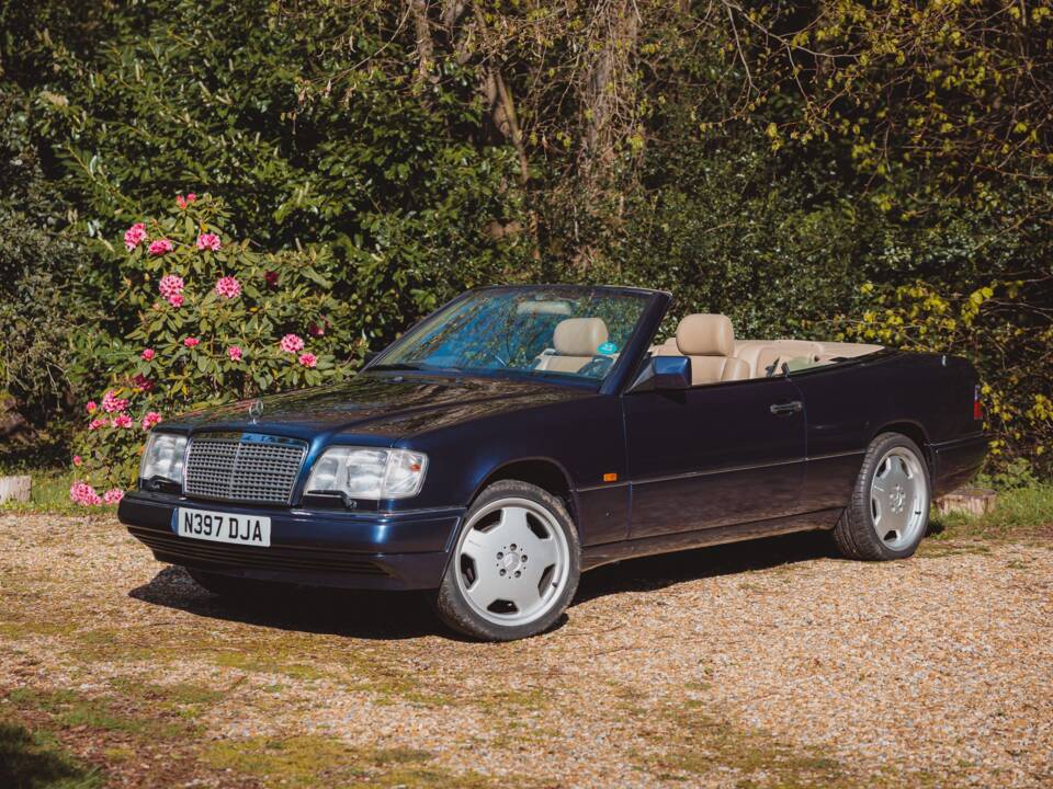 Imagen 1/41 de Mercedes-Benz E 220 (1995)