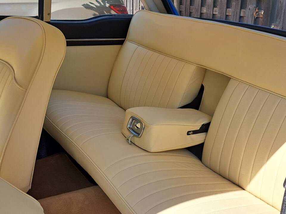 Image 18/46 of Peugeot 404 Coupé (1967)