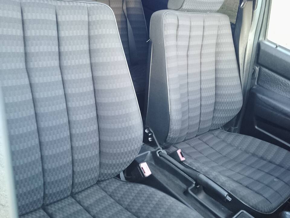 Bild 5/8 von Mercedes-Benz 190 E 1.8 (1990)