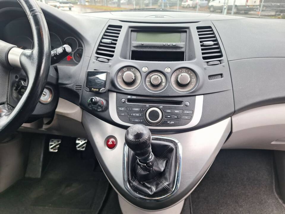 Imagen 8/16 de Mitsubishi Grandis 2.0 DI-D (2010)