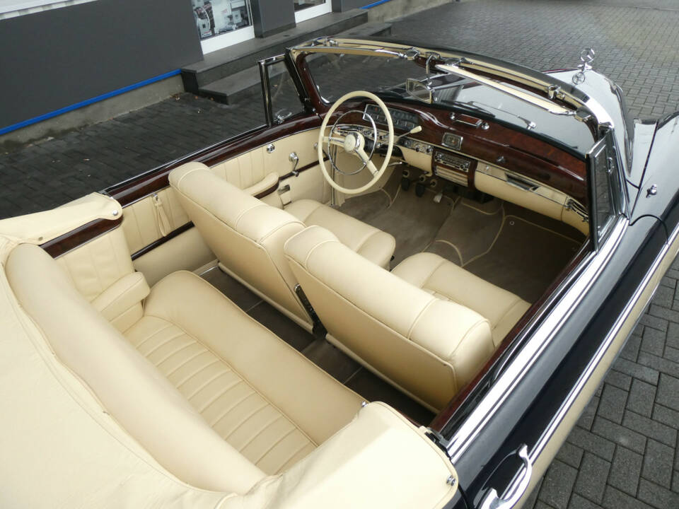 Image 14/27 of Mercedes-Benz 220 S Cabriolet (1957)