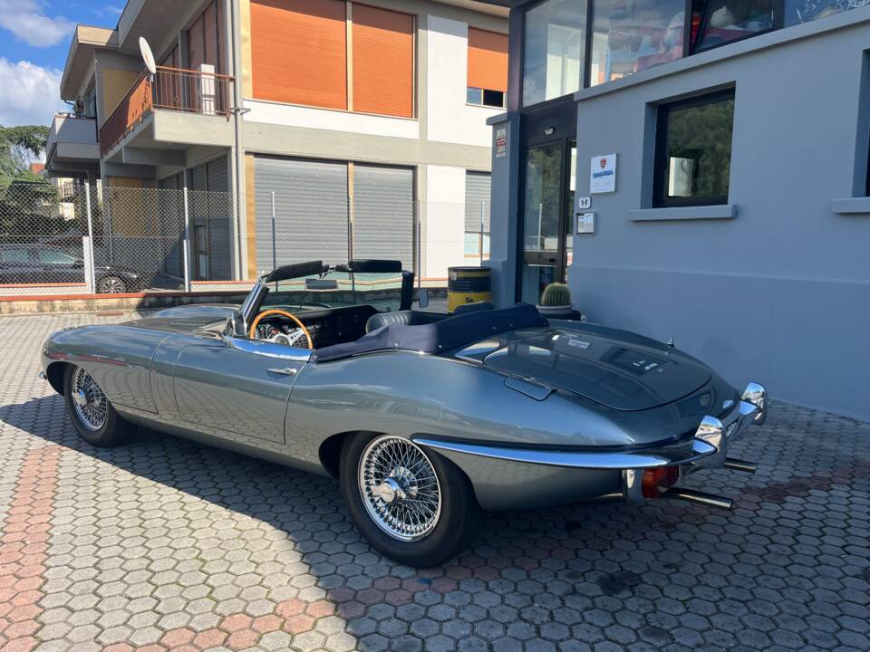 Bild 27/32 von Jaguar E-Type (1969)