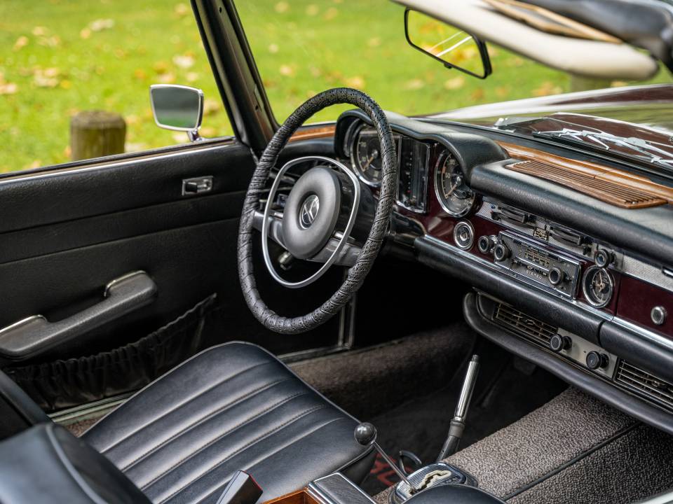 Image 48/59 of Mercedes-Benz 280 SL (1971)