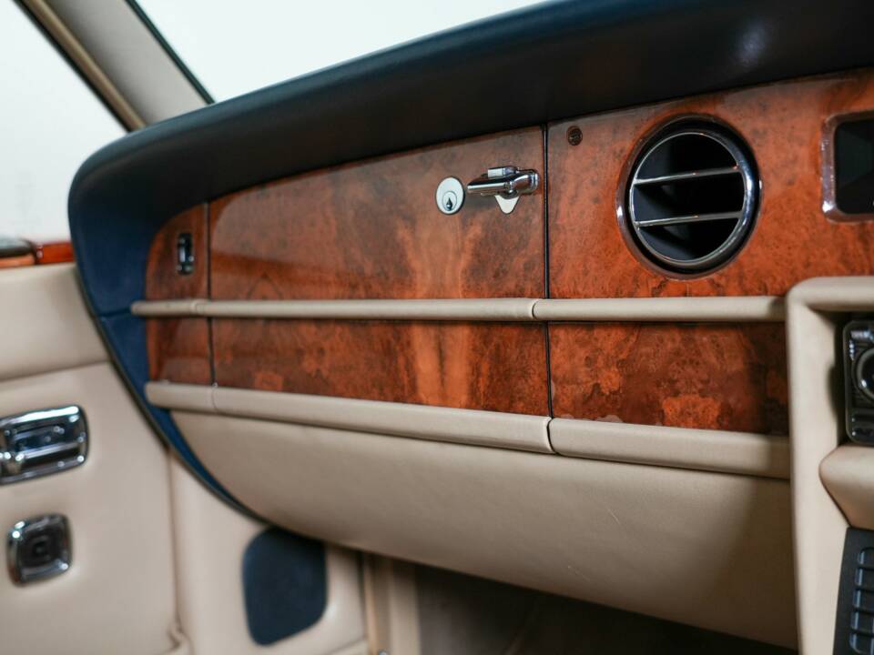 Image 32/48 of Rolls-Royce Silver Spirit (1983)