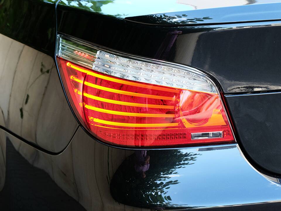Image 14/51 of BMW M5 (2007)