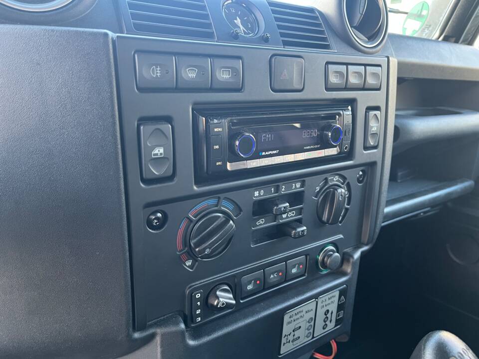 Image 76/93 of Land Rover Defender 110 (2014)