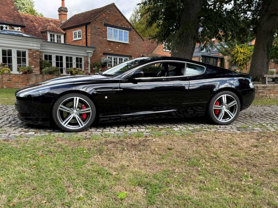 Image 8/30 of Aston Martin DB 9 (2008)