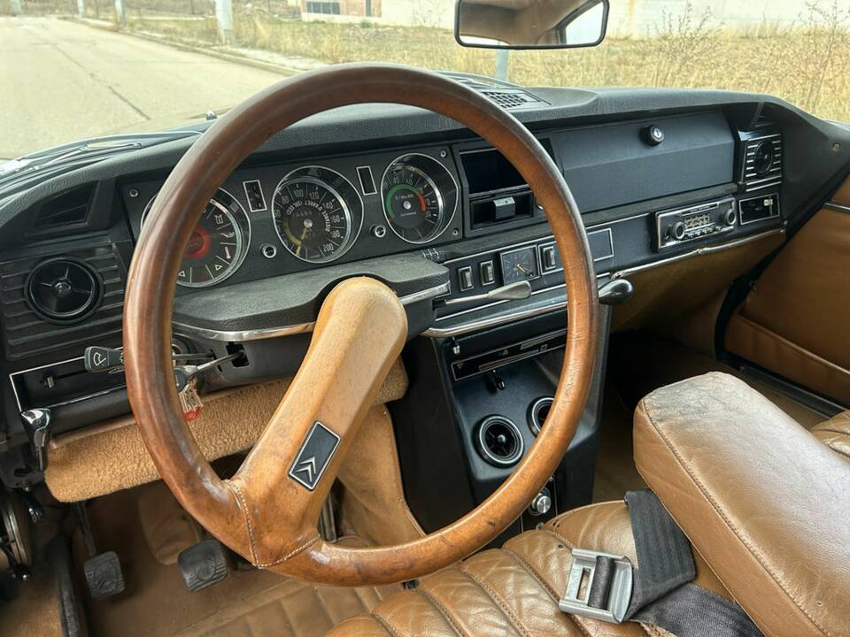 Image 2/8 of Citroën DS 23 IE (1974)