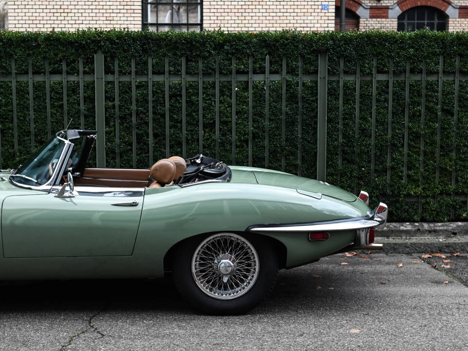 Image 20/60 de Jaguar E-Type (1970)