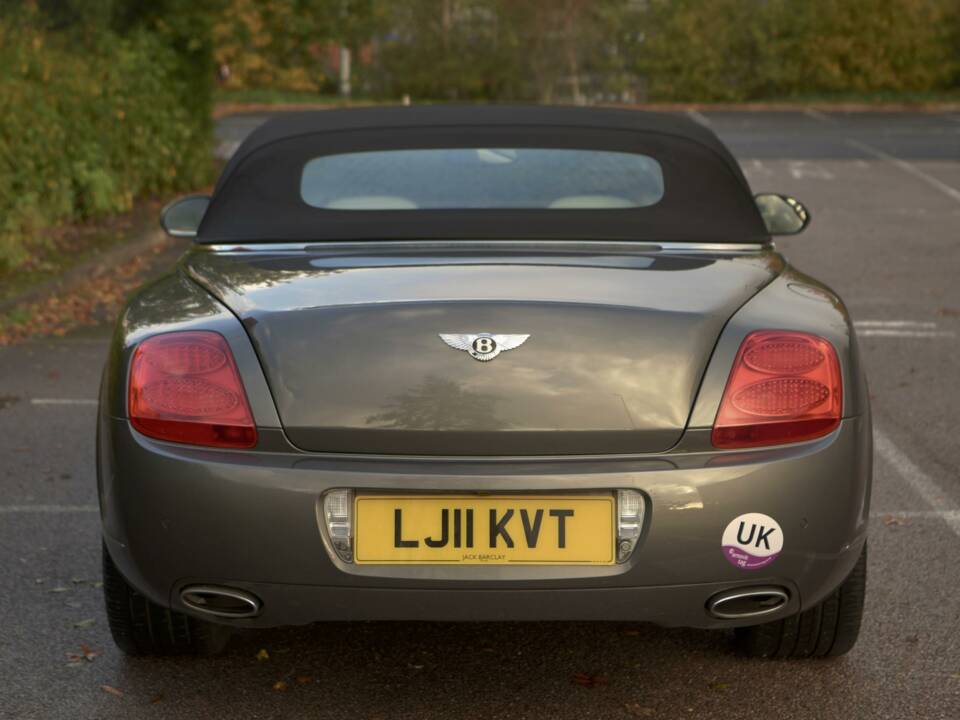 Image 12/50 of Bentley Continental GTC (2011)