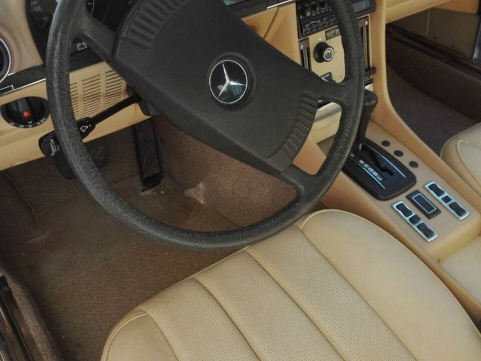Image 23/50 de Mercedes-Benz 280 SLC (1976)