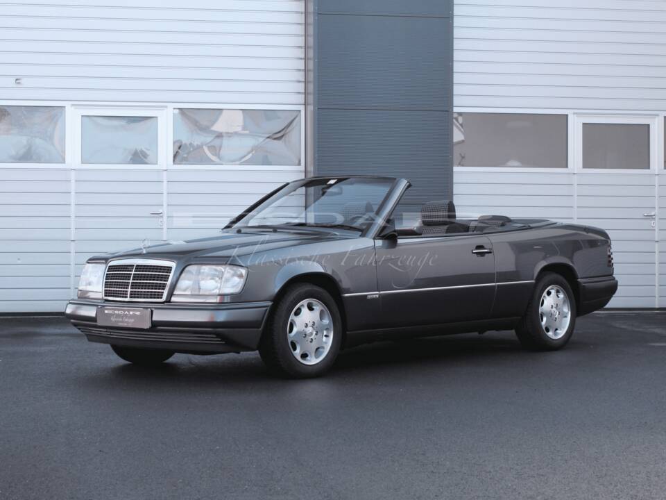 Bild 5/31 von Mercedes-Benz E 200 (1996)